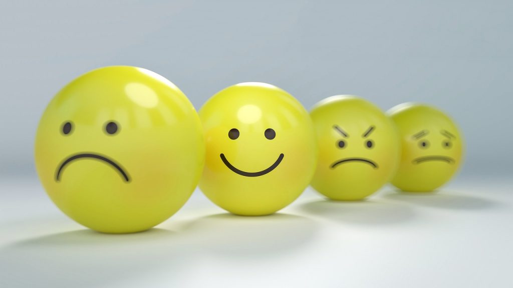smiley-2979107_1280 emotional clutter
